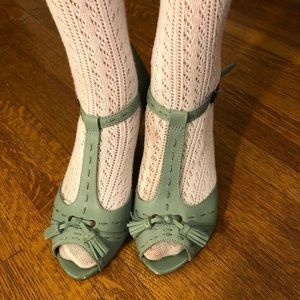 Green t-strap, peep-toe leather pumps, 1920s style